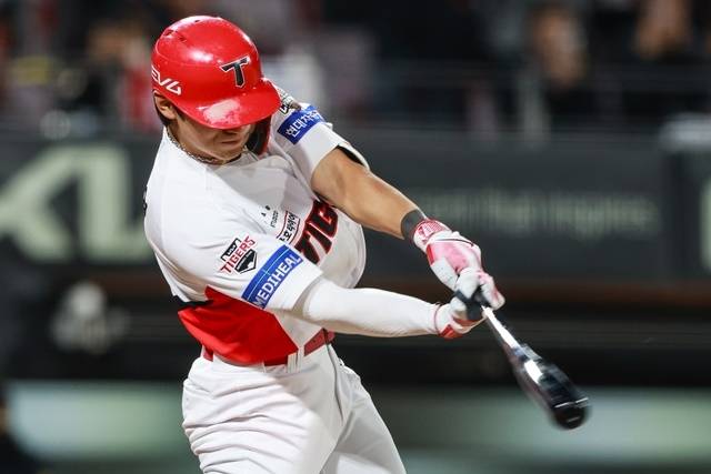 김도영이 25일 광주 LG전에서 적시타를 치고 있다. 사진=KIA 제공