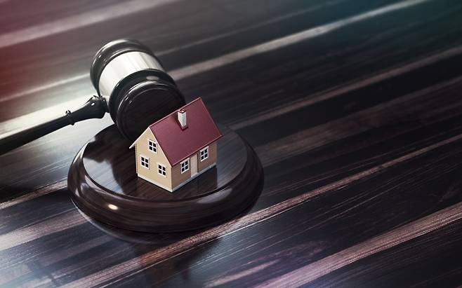 공무원을 하다 탕후루 가게를 열었다가 빚더미에 오른 남편과 이혼과 재산분할을 고민하는 아내의 사연이 전해졌다. 사진은 기사 이해를 돕기 위한 자료 사진. /사진=게티이미지뱅크