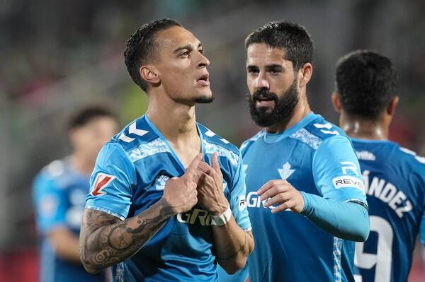 ▲ 스페인 레알 베티스에서 새로 태어났다는 평가와 마주한 안토니. ⓒ연합뉴스/EPA/AFP