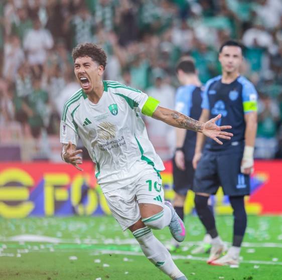 27일 부리람 유나이티드와 경기에서 골을 터뜨린 뒤 포효하는 알아흘리의 호베르투 피르미누