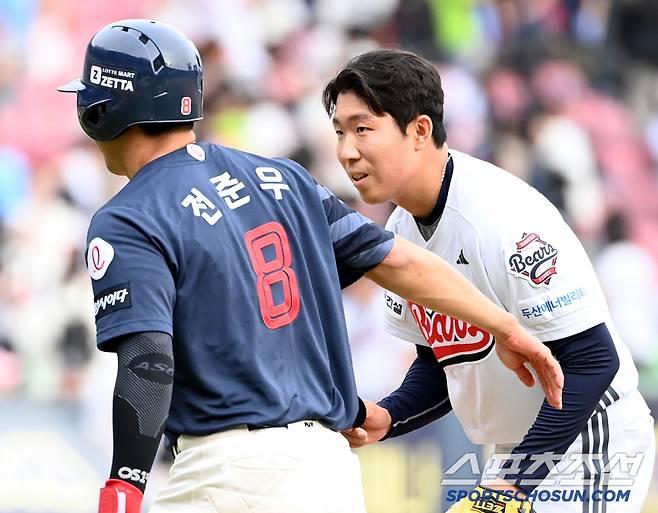 사과를 받아주는 선배의 모습에 안도하는 김민규