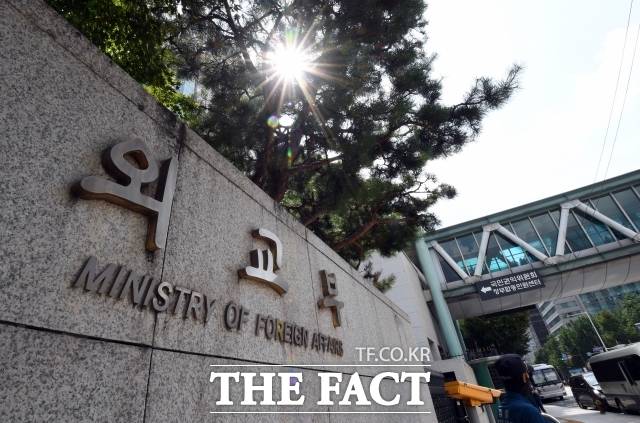 외교부는 매년 '30년 경과 비밀해제 외교문서'를 공개한다. <더팩트>는 1981년 5월 13일 요한 바오로 2세 교황이 피격된 당시 상황을 외교 전문을 통해 재구성했다. 교황은 피격 닷새 만에 저격범을 용서한다고 밝혔다. 해당 메시지는 외교 전문에 고스란히 실려 있다. /임영무 기자