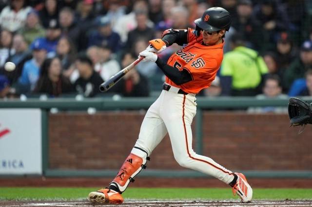 스윙하는 이정후. AP뉴시스