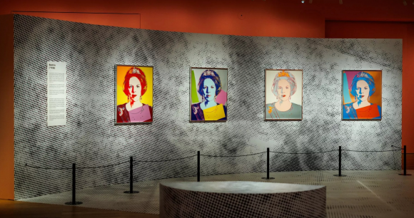 지난 3월 15일까지 네덜란드 박물관에서 열린 ‘앤디 워홀의 여왕들(Queens by Andy Warhol)’ 전시 전경. 출처=헤트 루 궁전(Het Loo Palace) 홈페이지