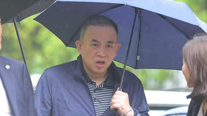 법원 향하는 명태균 2025.04.22