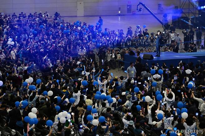 (고양=뉴스1) 안은나 기자 = 21대 대선 더불어민주당 후보로 선출된 이재명 후보가 27일 경기 고양시 킨텍스에서 열린 수도권·강원·제주 합동연설회에서 수락 연설을 하고 있다.(공동취재) 2025.4.27/뉴스1 Copyright (C) 뉴스1. All rights reserved. 무단 전재 및 재배포, AI학습 이용 금지. /사진=(고양=뉴스1) 안은나 기자