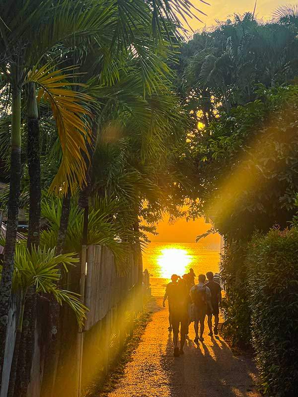 이른 아침 일출을 보며 등반지로 향한다. 시간이 아까웠기에 자는 시간까지 줄여가며 등반에 모든 걸 쏟아부었다.