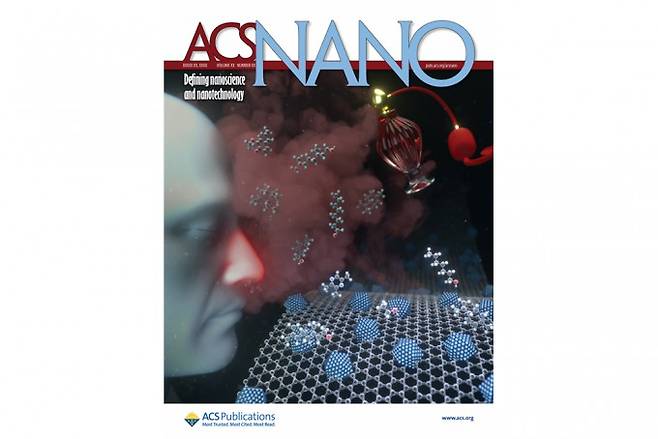 대구경북과학기술원(DGIST)은 권혁준 전기전자컴퓨터공학과 교수 연구팀이 향기 성분을 전기 신호로 바꾸고 AI가 그 패턴을 학습해 냄새를 구분하는 '차세대 AI 전자코'를 개발했다고 29일 밝혔다. 연구결과가 표지논문으로 선정된 모습이다. DGIST 제공