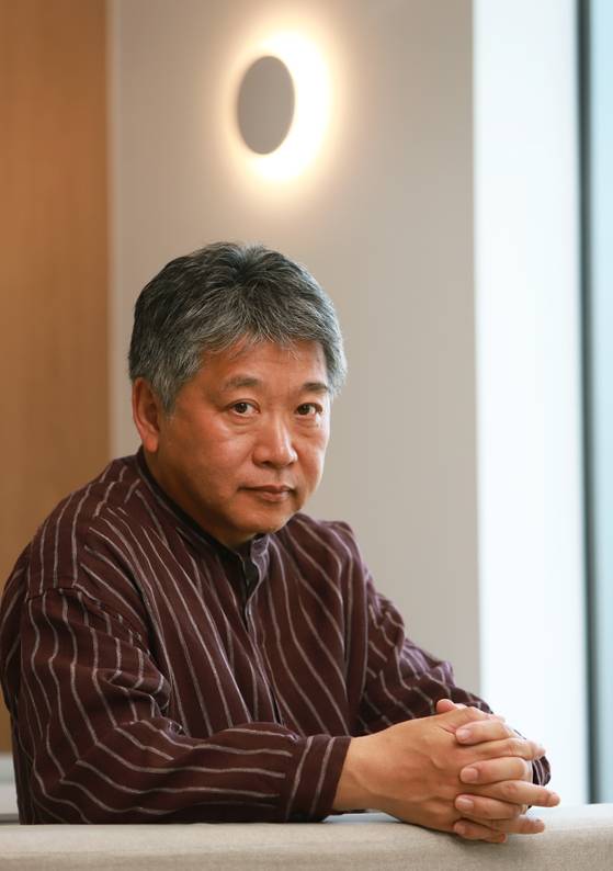 고레에다 히로카즈 감독은 "최근 칸영화제 등에 초청된 일본 감독들을 보면 이미 세대교체가 시작된 것 같다. 익히 알려진 하마구치 류스케(濱口竜介·47) 감독 등을 포함, 2030세대 차세대 감독들의 등장을 응원하고 싶고, 스스로도 분발해야겠단 생각이 든다"고 전했다. 사진 씨네큐브