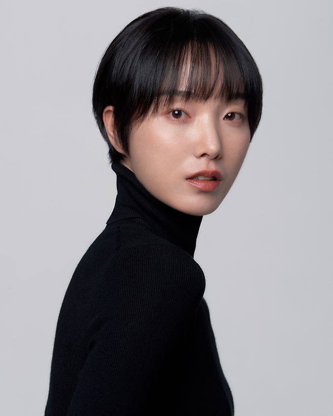 한해인. 흰엔터테인먼트