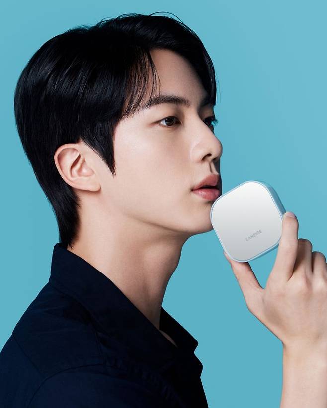 신제품 ‘네오 쿠션 뮤이’ 모델컷.ⓒ아모레퍼시픽