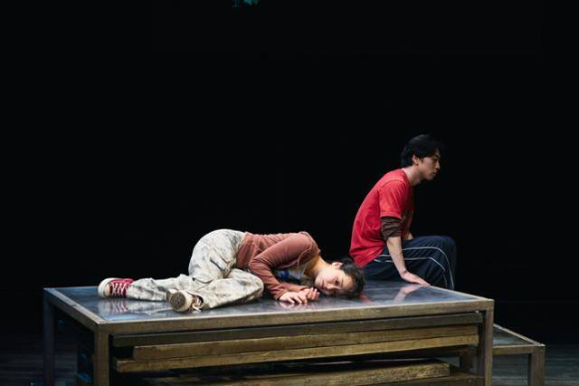 연극 '생추어리 시티'. 두산아트센터 제공