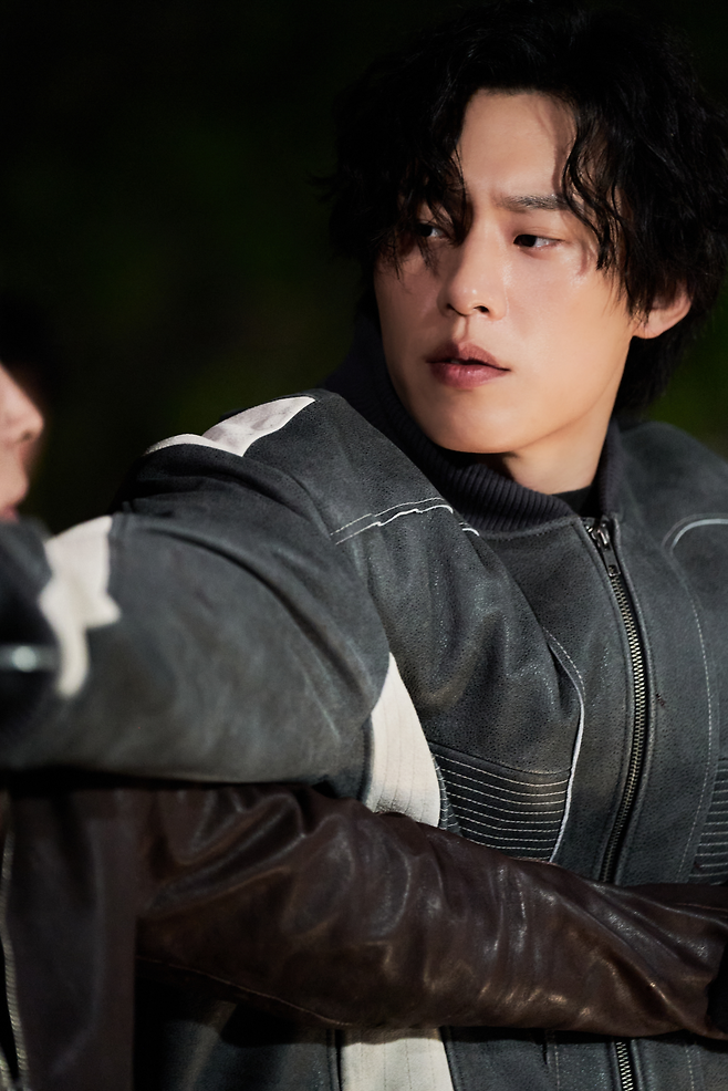 반항기 가득한 모습의 ‘투우’를 연기하면서 김성철은 한 마리 버려진 늑대를 떠올렸다고 한다.