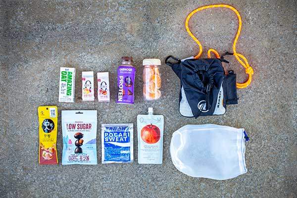 1 오트밀크. 2 곤약젤리. 3 프로틴쉐이크.4 천혜향. 5 맛밤. 6 아몬드초코볼.7 포카리스웨트 분말. 8 곤약젤리.