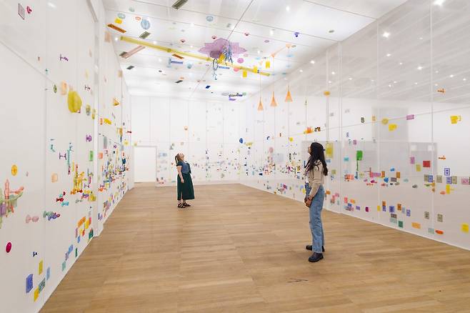 더 제네시스 익스비션: 서도호: Walk the House 테이트 모던 전시 모습. (C)Do Ho Suh. Photo (C) Tate (Jai Monaghan)