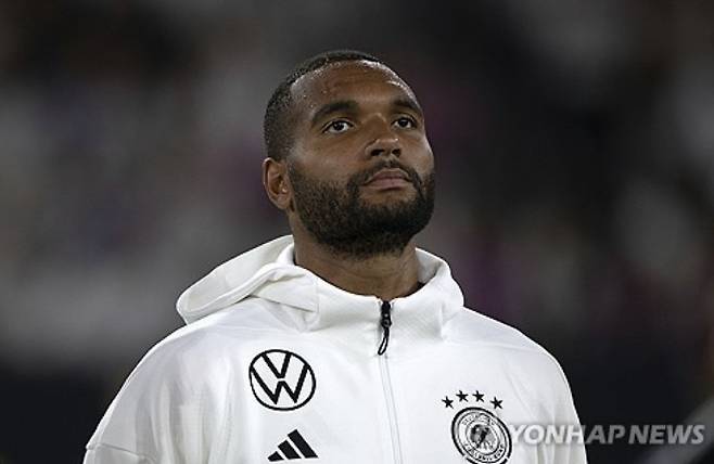 유럽 축구 이적시장 전문가 파브리치오 로마노는 30일(한국시간) 자신의 사회관계망서비스(SNS)를 통해 독점으로 바이에른 뮌헨 센터백 에릭 다이어가 프랑스 리그1 클럽 AS모나코와 계약을 마쳤다고 보도했다. 로마노 기자에 따르면 잉글랜드 수비수 다이어는 다가오는 여름 자유계약(FA) 신분으로 모나코에 합류해 2028년 6월까지 유효한 계획을 체결할 예정이다. 뮌헨은 다이어가 떠나면 요나탄 타(바이엘 레버쿠젠) 영입을 고려하고 있다. 연합뉴스