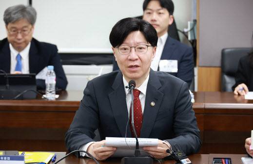 김소영 금융위원회 부위원장은 1일 오전 정부서울청사에서 개최한 제4차 가상자산위원회에 참석해 관계부처·기관 및 민간위원들과 함께 비영리법인·거래소의 가산자산 매각 가이드라인 제정안을 최종 확정했다. (사진=금융위)