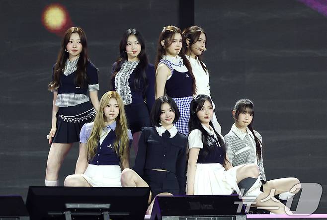 하츠투하츠가 30일 서울 마포구 상암 월드컵경기장에서 열린 ‘서울스프링페스타 WONDER SHOW’에 출연해 멋진 무대를 선보이고 있다. ⓒ News1 권현진 기자