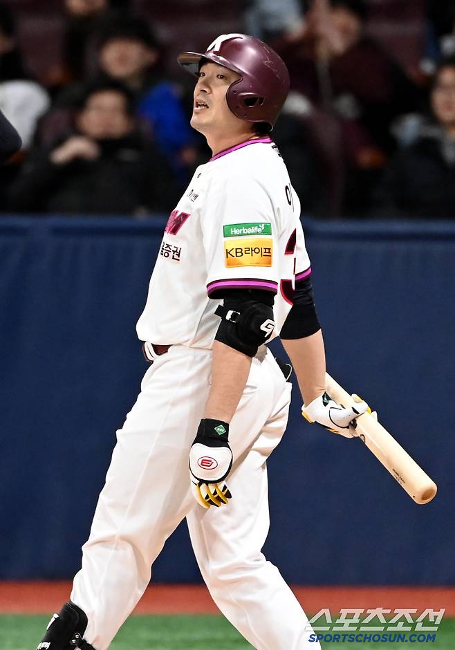 18일 고척스카이돔에서 열린 롯데와 키움의 시범경기, 키움 이형종이 타격을 하고 있다. 고척=허상욱 기자wook@sportschosun.com/2025.03.18/