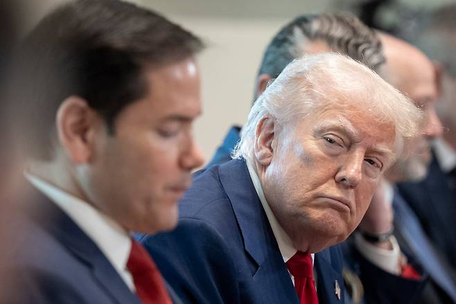 도널드 트럼프 미국 대통령은 30일 1분기 역성장 충격과 관련해 조 바이든 전 대통령을 비난했다./EPA 연합뉴스