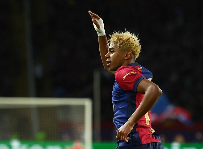 <yonhap photo-1064=""> Soccer Football - Champions League - Semi Final - First Leg - FC Barcelona v Inter Milan - Estadi Olimpic Lluis Companys, Barcelona, Spain - April 30, 2025 FC Barcelona's Lamine Yamal celebrates scoring their first goal REUTERS/Albert Gea/2025-05-01 04:42:14/ <저작권자 ⓒ 1980-2025 ㈜연합뉴스. 무단 전재 재배포 금지, AI 학습 및 활용 금지></yonhap>