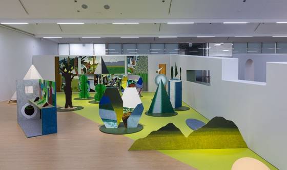 과천 국립현대미술관 어린이미술관 내 전현선의 회화 설치. 사진 국립현대미술관