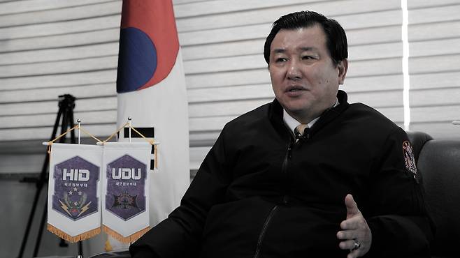 지난 2월 김용덕 전직 HID요원(현 대한민국특수임무유공자회 회장)이 중앙일보 VOICE팀과 인터뷰하고 있다. 김 회장은 인터뷰에서 특수임무수행자들이 유공자 지위를 두고 겪는 차별 문제와 현실 적응의 어려움을 해결하는 게 유공자회가 해결할 최우선 과제라고 강조했다.