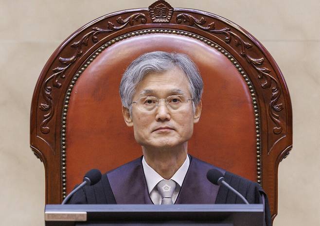 조희대 대법원장이 3월20일 서울 서초구 대법원에서 열린 성폭력 범죄의 처벌에 관한 특례법 위법(강간 등 치상) 등에 대한 전원 합의체 선고에 입장해 대기하고 있다. ⓒ 연합뉴스