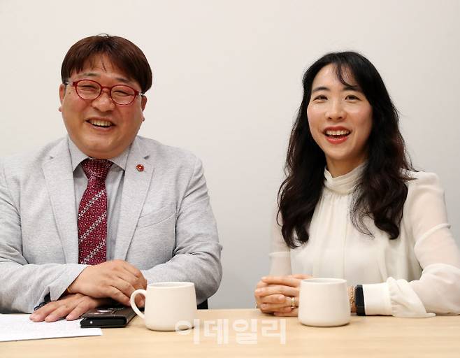 국회 측 탄핵소추 대리인을 맡았던 법무법인 이공의 김선휴(오른쪽) 변호사가 지난달 23일 이데일리와 인터뷰를 하고 있다. 인터뷰에는 정치평론가 최요한씨가 함께 했다.(사진=이데일리 김태형 기자)