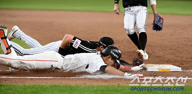 동시에 베이스 터치?