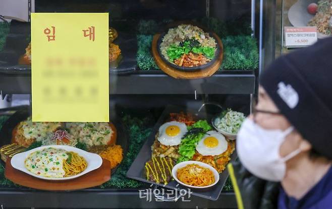 서울시내 한 식당가 음식점에 임대 안내문이 게시돼 있다.ⓒ뉴시스