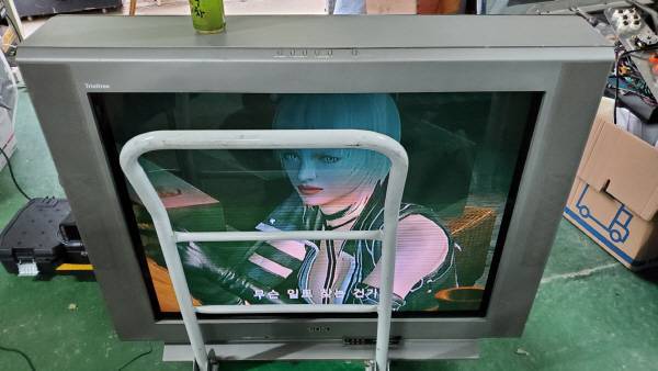 컴포넌트 케이블과 본체 설정을 480i로 바꾸니 그럴듯한 화면으로 변신! 와우 엑박 360 화질 끝내준다! 박력도 쩐다!