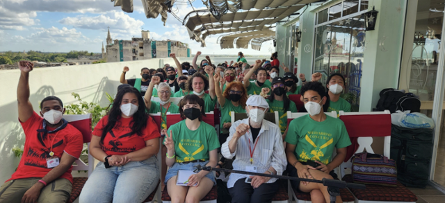 쿠바를 위한 반제국주의 국제 연대를 표방하며 미국서 출범한 비영리 풀뿌리 조직 '벤세레모스 여단' 참가자들. vb4cuba.com