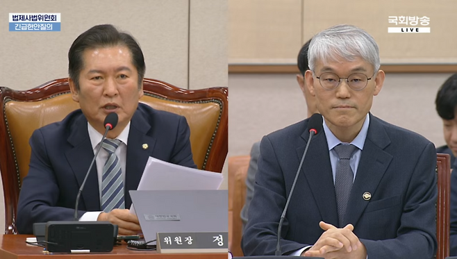 정청래 국회 법제사법위원장이 2일 열린 법사위 전체회의에서 천대엽 법원행정처장에게 질의하고 있다. 국회방송 유튜브 갈무리