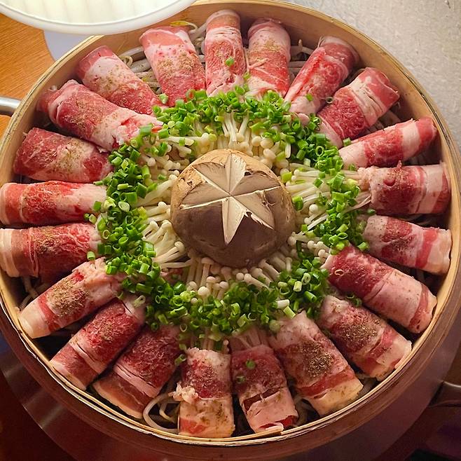 전포여관의 대표 메뉴인 소고가말이찜. <부자비즈>