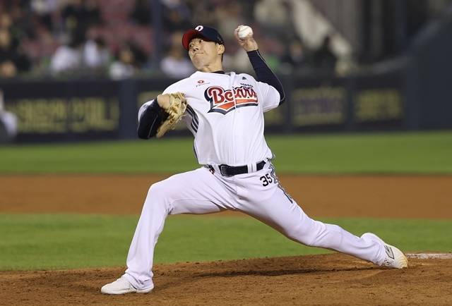 1일 잠실 KT전에서 공을 뿌리고 있는 고효준. 사진=두산 제공