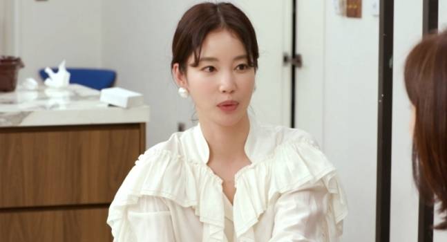 배우 기은세가 2일 방송되는 KBS 2TV 예능 '신상출시 편스토랑'에서 선배인 배우 전인화를 집에 초대해 이혼 후 심경에 대해 이야기를 나눈다. /사진=KBS 2TV 예능 '신상출시 편스토랑'