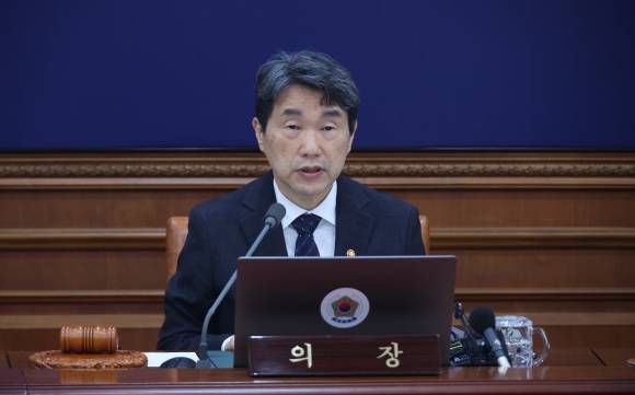 이주호 권한대행, 임시 국무회의 주재 - 이주호 대통령 권한대행 부총리 겸 교육부 장관이 2일 정부서울청사에서 임시 국무회의를 하고 있다. 2025.5.2 연합뉴스