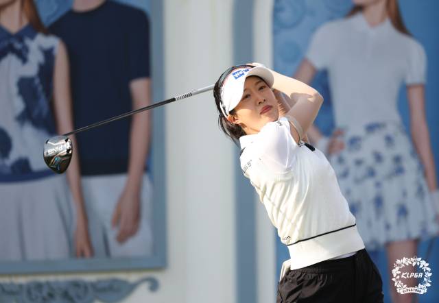티샷을 하고 있는 유효주. 사진 제공=KLPGA