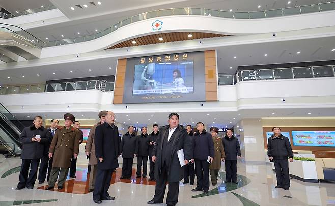 2월27일 김정은 위원장이 오는 10월 노동당 창건 80주년을 기념해 공식 개원 예정인 평양종합병원을 시찰했다. ⓒ평양 조선중앙통신