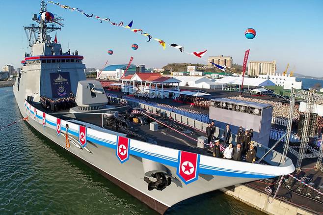 북한이 4월 25일 진수한 5000톤급 구축함 ‘최현호’. 뉴스1.