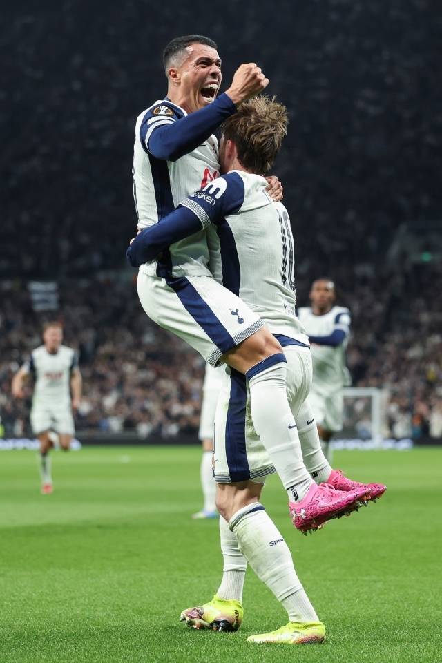 ‘빌트’에 의하면 뮌헨은 오른쪽 측면 수비 보강에 적극적으로 나설 것이라고 밝혔다. 토트넘의 포로는 유력한 영입 후보다. 사진=EPA=연합뉴스