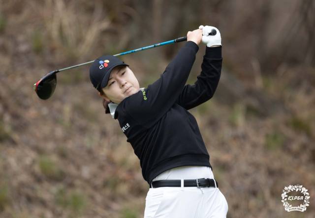 드라이버 샷하는 홍정민. 사진 제공=KLPGA