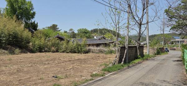 영천시 임고면 황강리 경주김씨 지사공종택 옆 김문수 생가터.