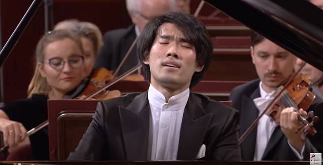 2021년 제18회 쇼팽 피아노 콩쿠르에서 브루스 리우의 연주 모습.(사진=유튜브 '쇼팽 인스티튜트'(Chopin Institute) 영상 캡처)