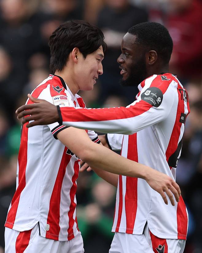 30일 QPR과의 홈 경기서 선제골을 터뜨린 뒤 환호하는 스토크 배준호(오른쪽). 사진=스토크 SNS