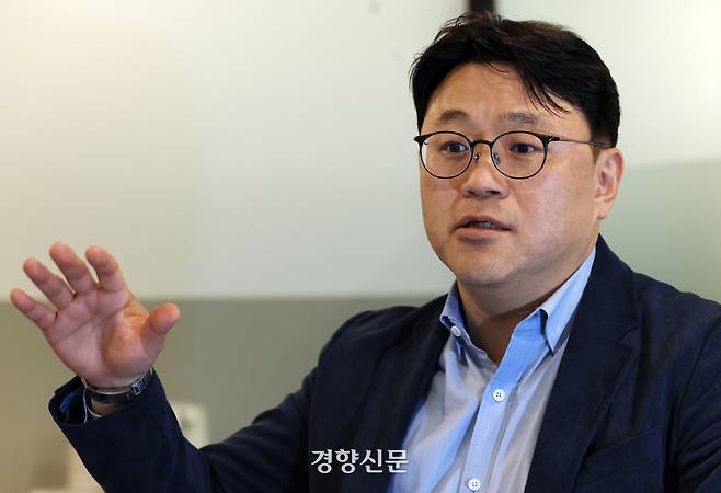 영어 리딩 프로그램 ‘리딩앤’을 서비스하고 있는 김성윤 아이포트폴리오 대표가 지난 3월28일 서울 중구의 사무실에서 경향신문과 인터뷰를 하고 있다. 서성일 선임기자