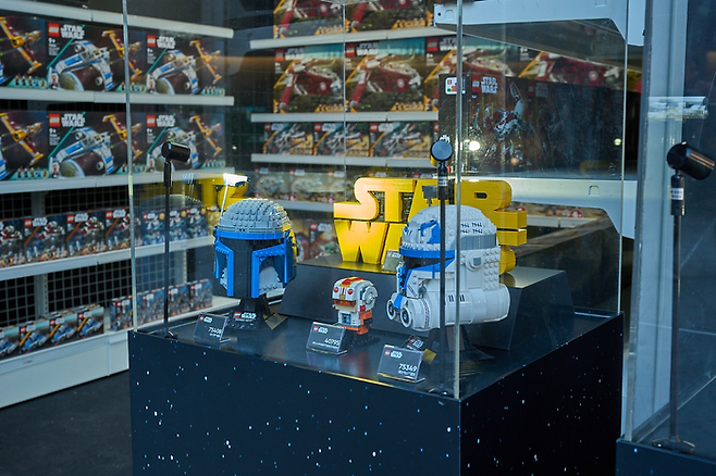 5월 1~6일 서울 동대문디자인플라자(DDP) 어울림광장에서 열리는 ‘스타워즈’ 레고 작품 전시 전경. 월트디즈니컴퍼니 코리아