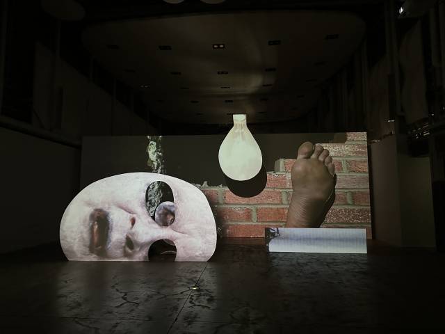 F1963 석천홀에서 전시 중인 토니 아워슬러의 ‘Lock 2, 4, 6’ 설치 작품. 김은영 기자