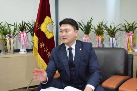 김동현 대구 중구의회 의장.